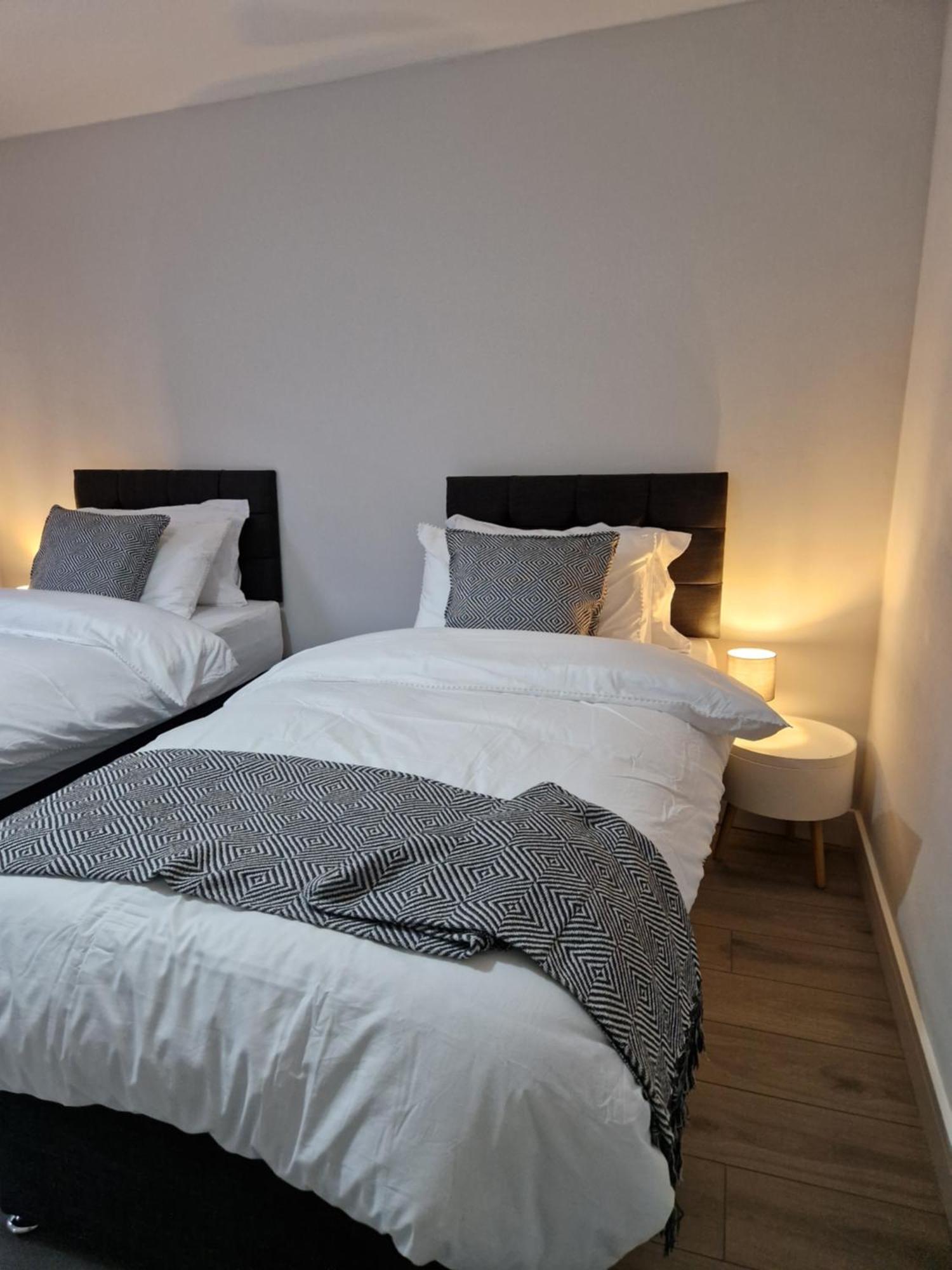Stylish 2 Bed Home- Short Walk To Tottenham Stadium/Stations ロンドン エクステリア 写真