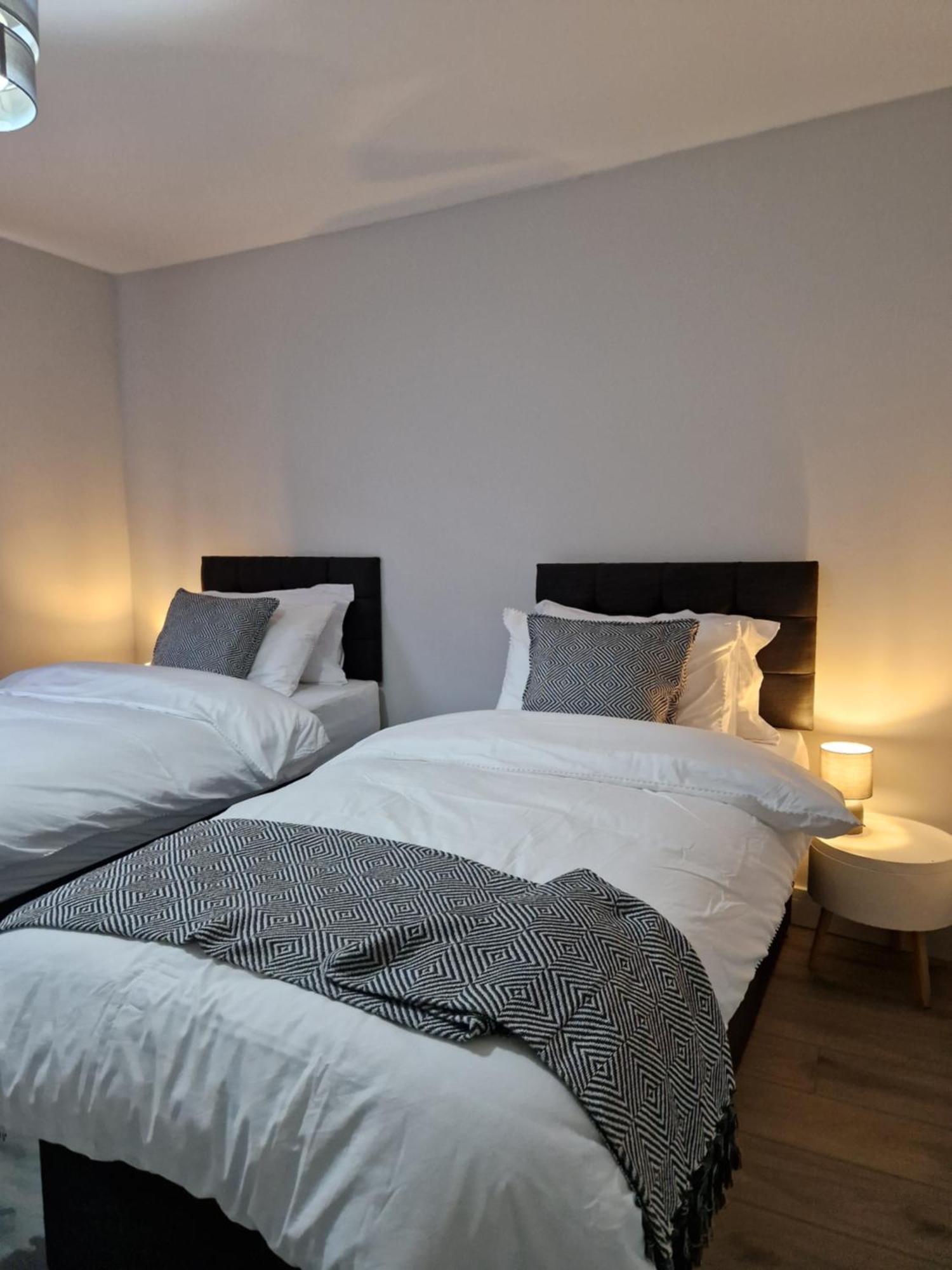 Stylish 2 Bed Home- Short Walk To Tottenham Stadium/Stations ロンドン エクステリア 写真
