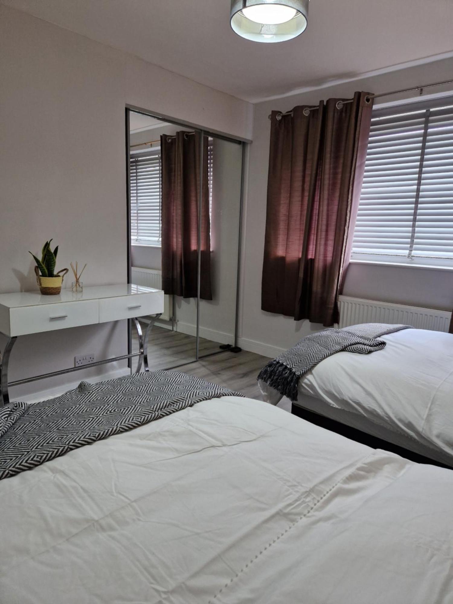 Stylish 2 Bed Home- Short Walk To Tottenham Stadium/Stations ロンドン エクステリア 写真